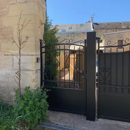 Maisonnette De Charme En Bord De *